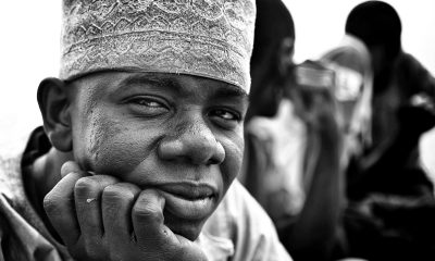 Black and white portrait of a man wearing traditional Zanzibari headwear and expression.